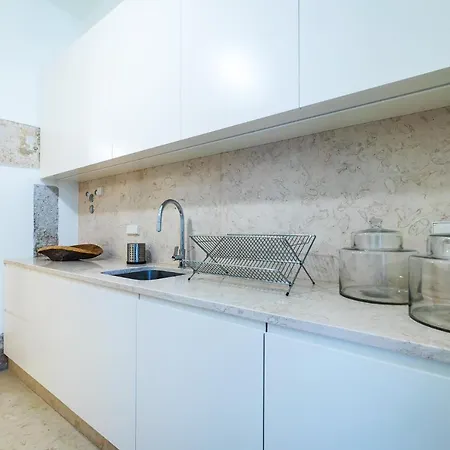 Konukevi Santa Justa Prime 3*