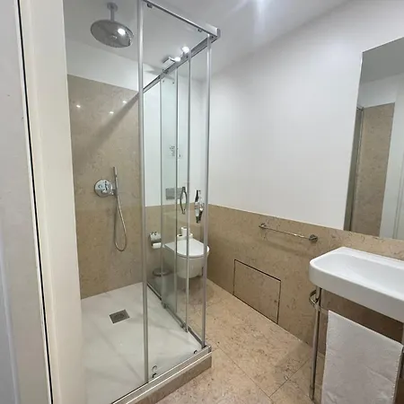 Konukevi Santa Justa Prime 3*